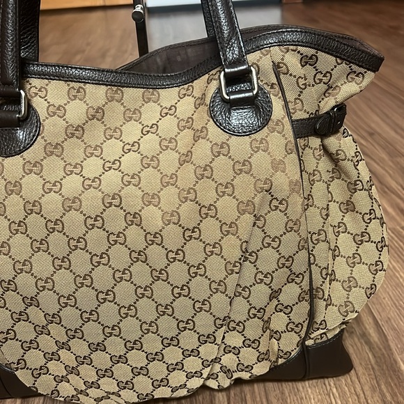 A299- 💯 % authentic Gucci shoulder bag - Picture 9 of 16